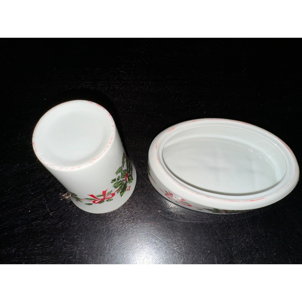 VINTAGE JAPAN PORCELAIN CHRISTMAS BATHROOM  SOAP DISH & CUP HOLLY RIBBONS IN BOX - Picture 4 of 6